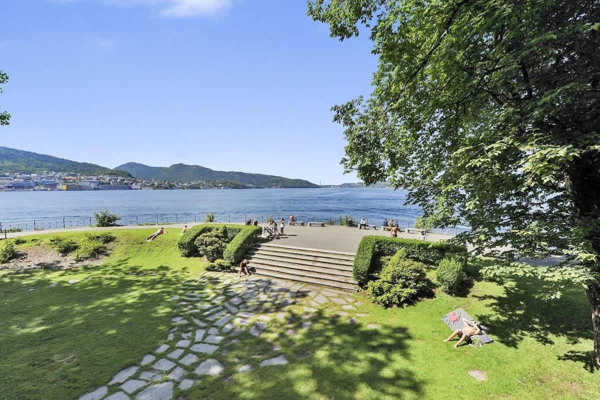 Dinbnb Apartments I Mid-City Luxury With Mini Balcony And Smart Tv & Sound System Bergen Esterno foto